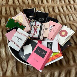 ✨ Mystery Bundle of 10 LUXURY Beauty Samples  ✨